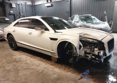 2022 Bentley Flying Spur V8 z USA, uszkodzony, nr VIN SCBBG6ZG6NC091386